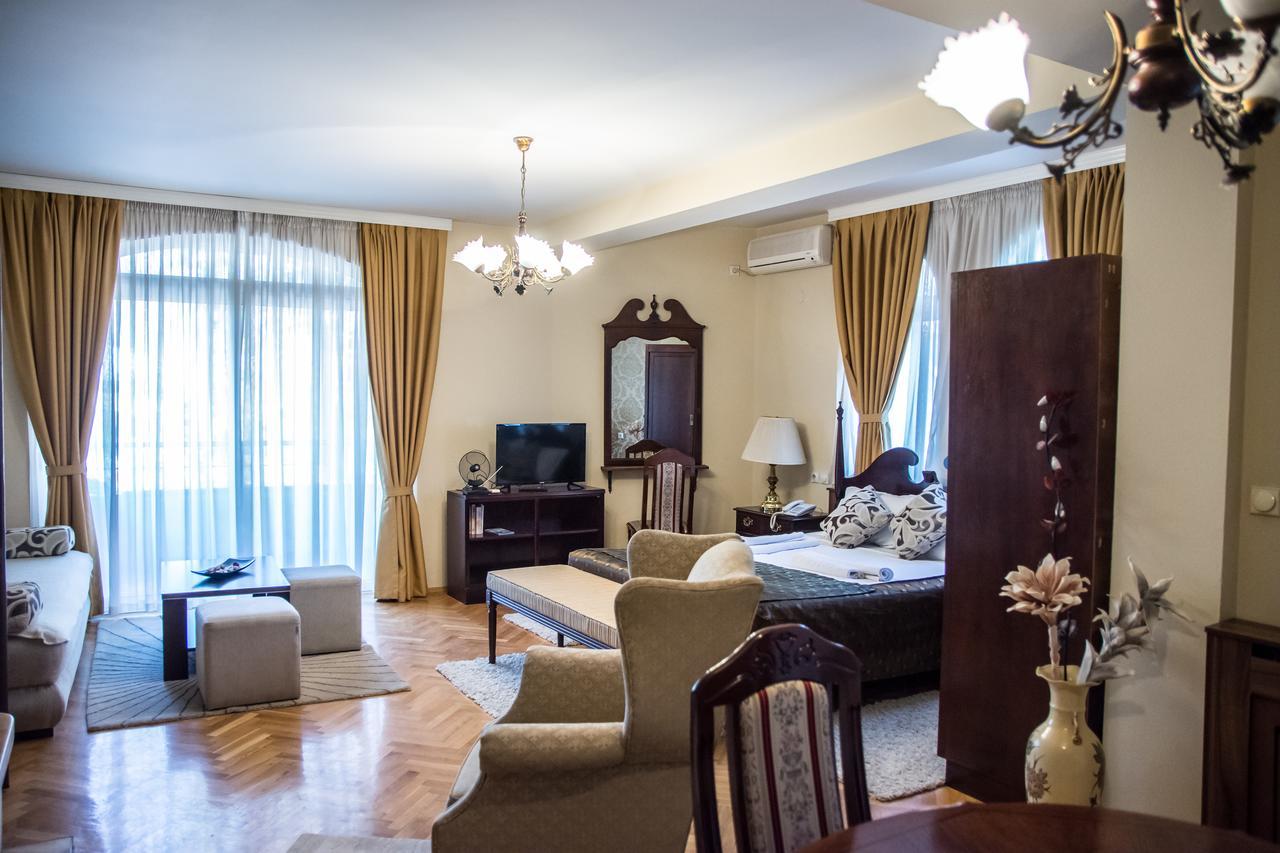 Villa Alexander Skopje Luaran gambar